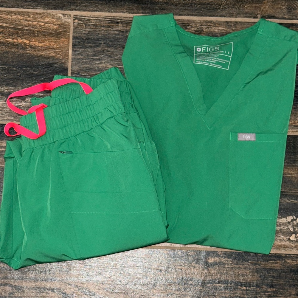 Figs Green Scrub Set with Pink Accents